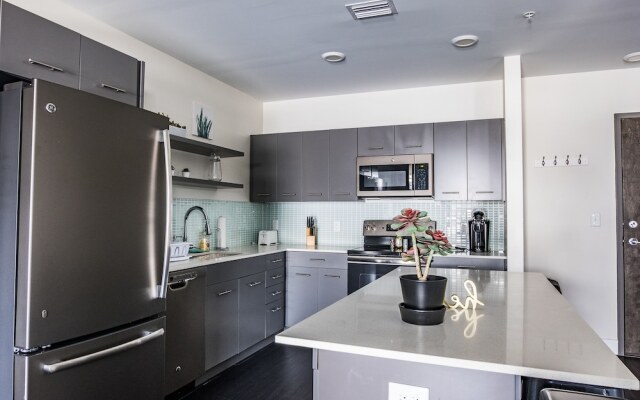 Centrally Located 1 BR and 2 BR Apts with Balcony by Frontdesk