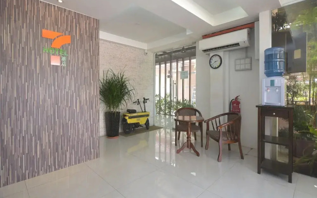 Oyo 44052 Seven Hotel