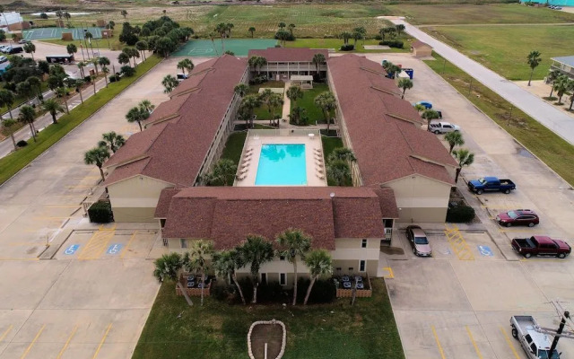 Courtyard #106 - 1 Br Condo