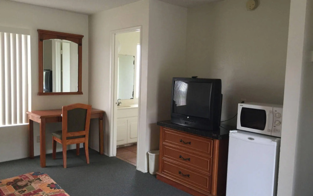 Golden Hills Motel