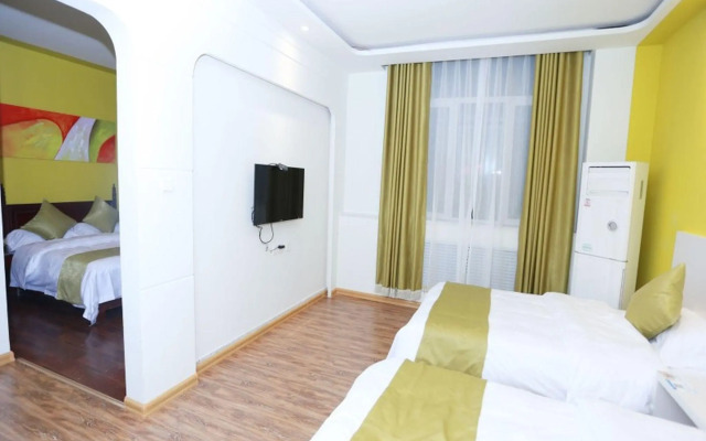 Shell Chengde Longhua County Xingzhou Road Hotel