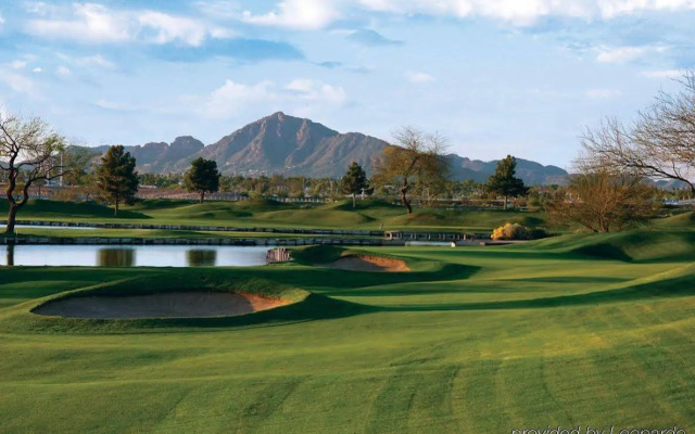 Holiday Inn Express & Suites Tempe by IHG