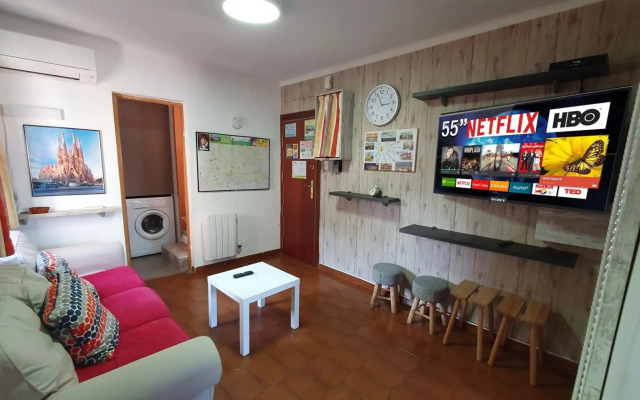 Atico con terraza y Barbacoa, junto linea Metro de BCN