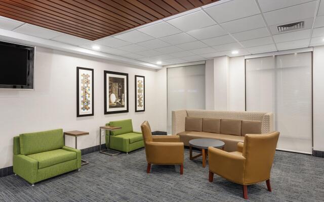 Holiday Inn Express Hotel & Suites Providence-Woonsocket by IHG