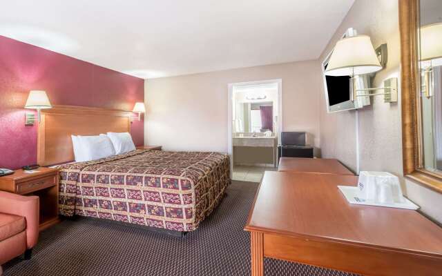 Days Inn by Wyndham San Antonio Splashtown/ATT Center