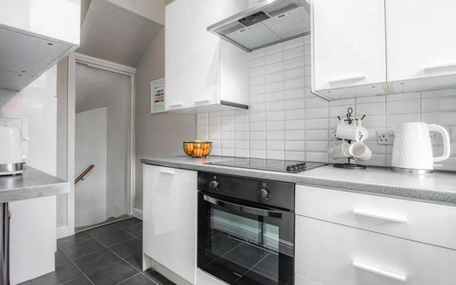 Beautiful 4BD Family Home Burley Leeds