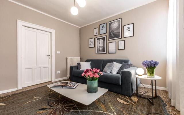 Charming Apartment on the Grand Canal R&R