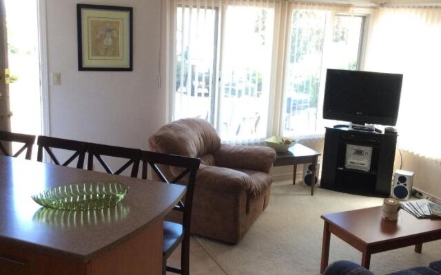 Peachland Lakeview Vacation Suite
