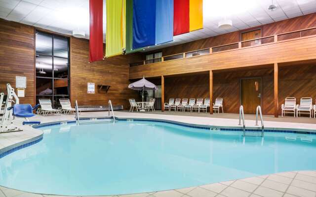 Days Inn & Suites by Wyndham Wausau