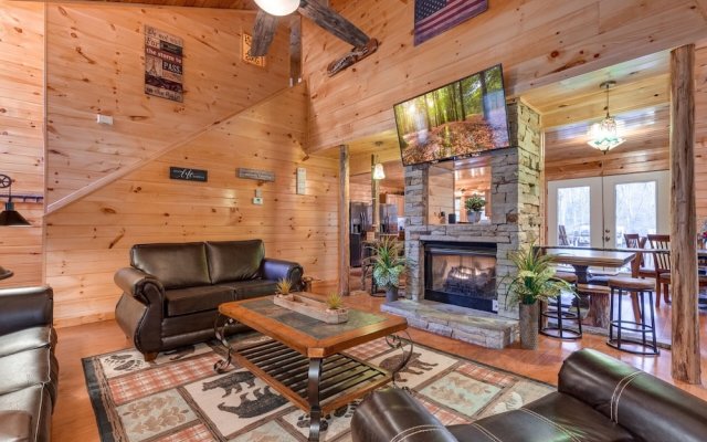 Luxury Mountain Lodge - Private, Secluded, Great Location! 9 Bedroom Cabin by RedAwning