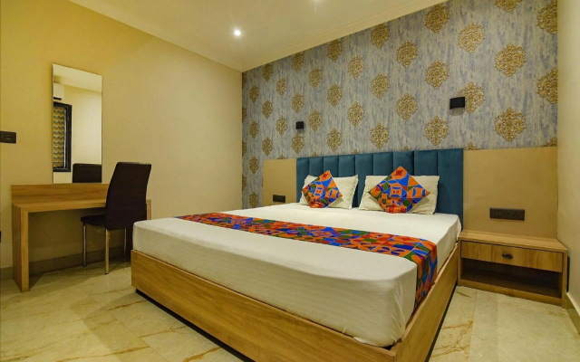 FabHotel Seventy Seven