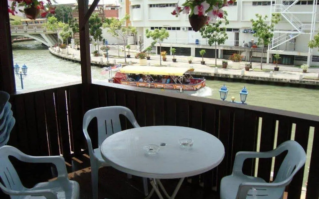 River Golden House - Hostel