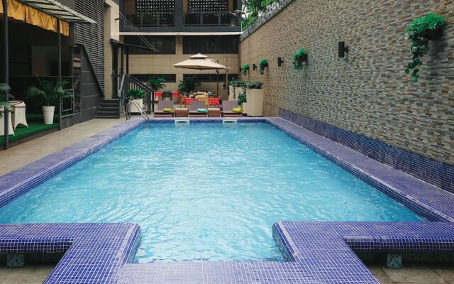 Platinum Cocotiers Hotel