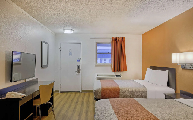 Motel 6 Sullivan, MO