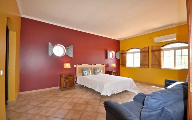 Large Country Villa With Private Pool, Vilamoura