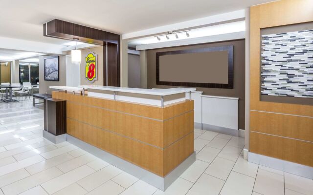 Super 8 by Wyndham Dalton/Convention Center Area