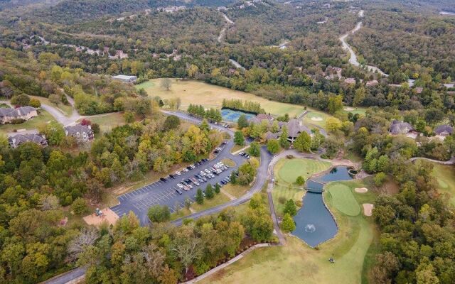 The Lodge on the Creek Branson West Cabin w/ Beautiful Views