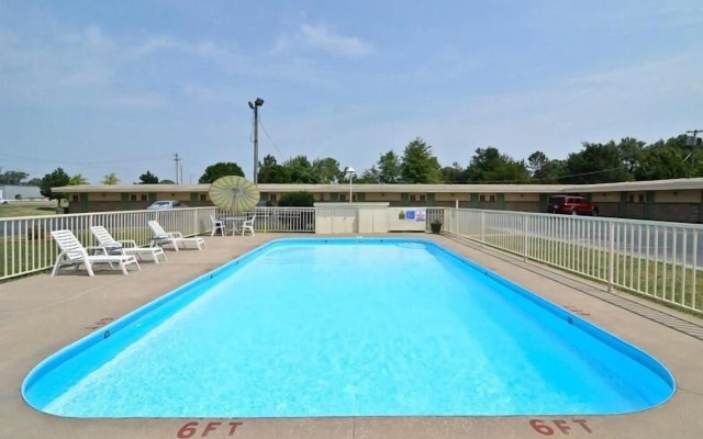 Americas Best Value Inn Iola