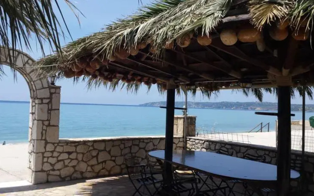 Thomatos Apartments Lourdas Beach
