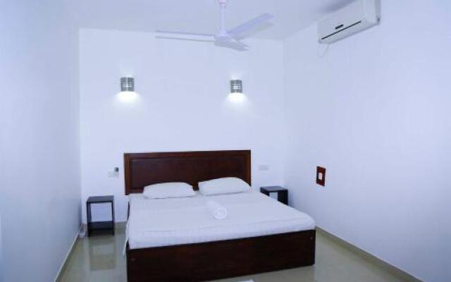 Thilini Holiday Inn