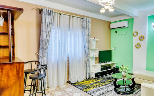 Beautiful- 1 Bedroom Apartment - Parking on site