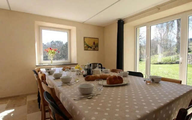 MAISON SAINT-JEURES, 5 PIèCES, 11 PERSONNES - FR-1-582-43