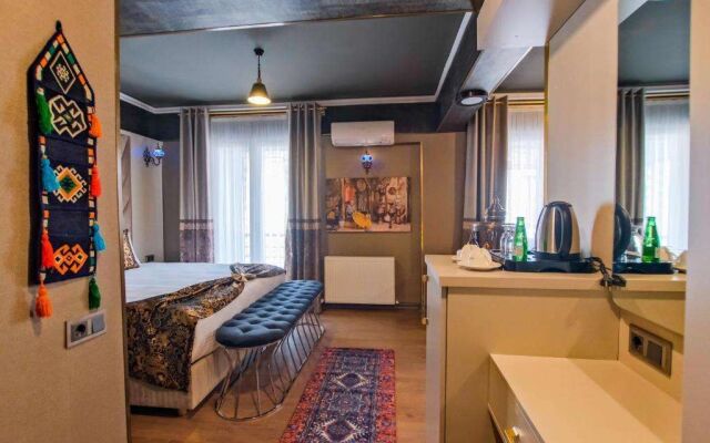 Moonday Hotel