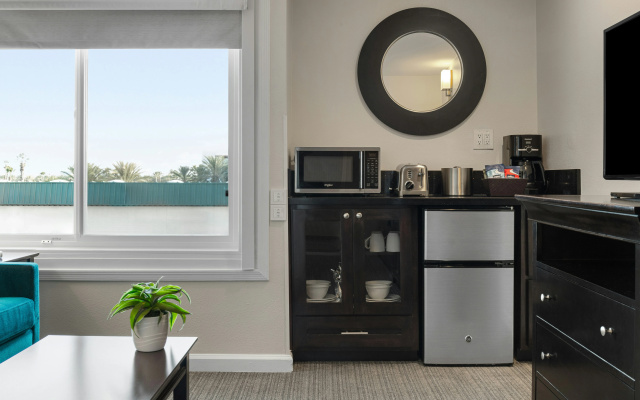 Peacock Suites