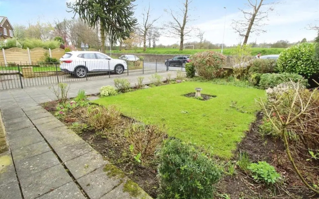 2BR Home/garden/patio/city Access/6 Guests