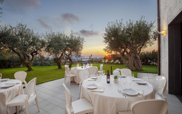 Luxury villa with marvellous terrace overlooking the sea-VILLA LILIANA