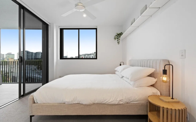 Spacious West End Apartment With Pool & BBQ Access – Guest Rooms – Brisbane