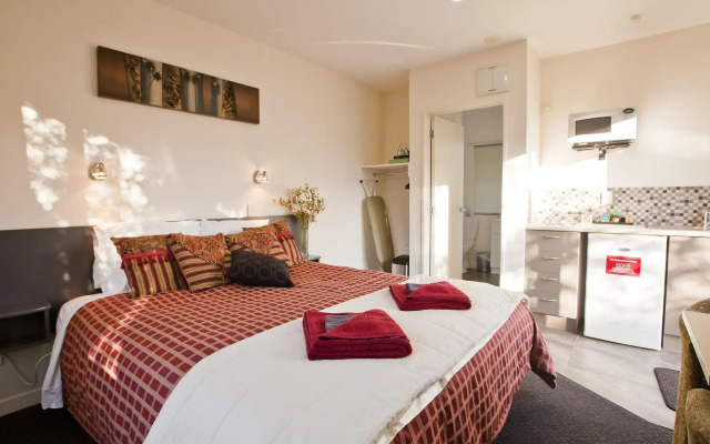 298 Westside Motor Lodge