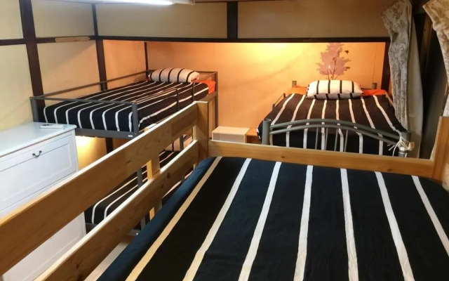 Gojo Paradiso homes restaurant and bar - Hostel