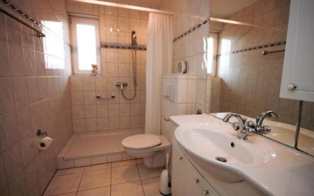 Reetdachhaus "Strandhaus Sterni"