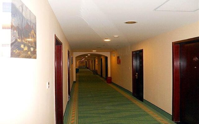 GreenTree Inn Taicang Baolong Square Hotel