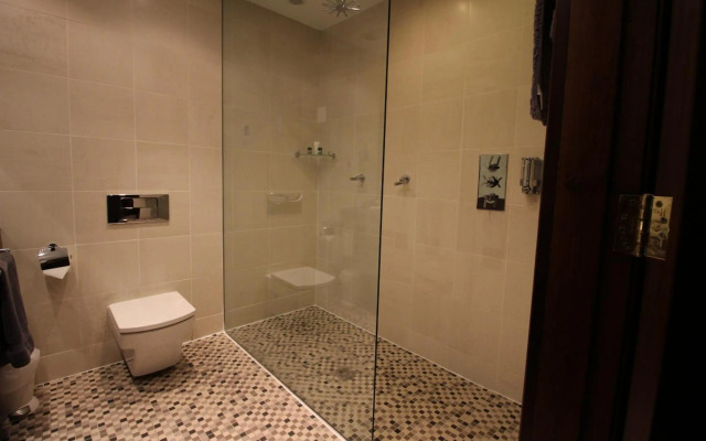 Best Western Plus Pastures Hotel