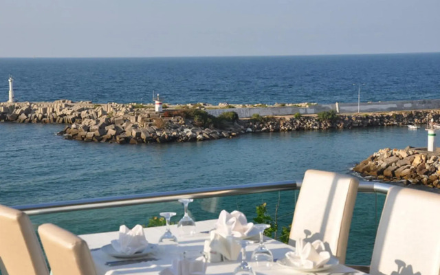 Diapolis Hotel