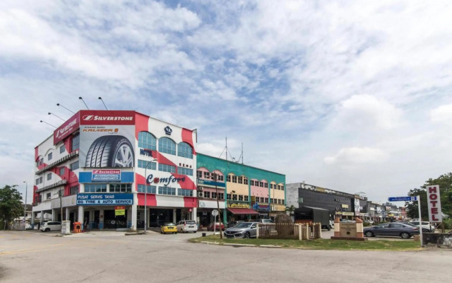 Super OYO 340 Comfort Hotel