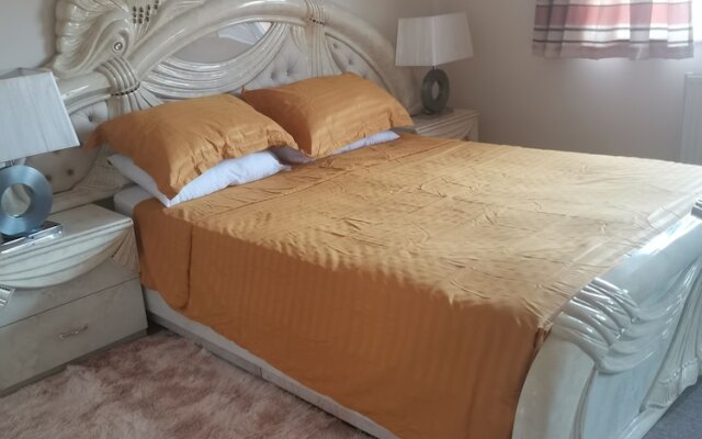 Beautiful 1-bed House in Manchester