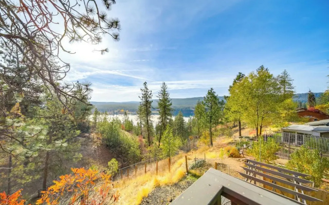 Nine Mile Falls Hideaway: Scenic Retreat on River