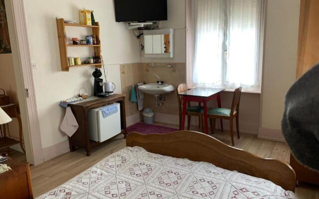 Chambre Arnica lit 140 wifi sdb partagée