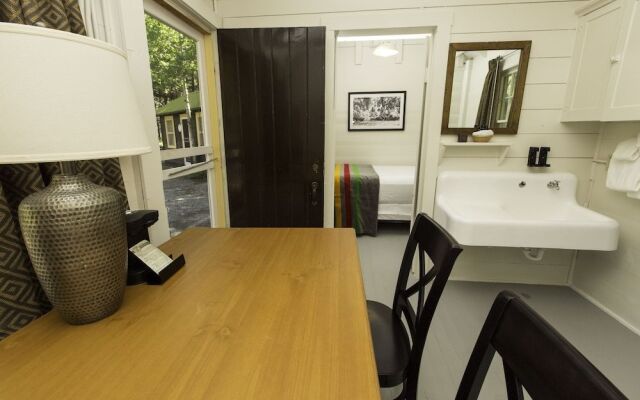 Swiftcurrent Motor Inn and Cabins - Inside the Park