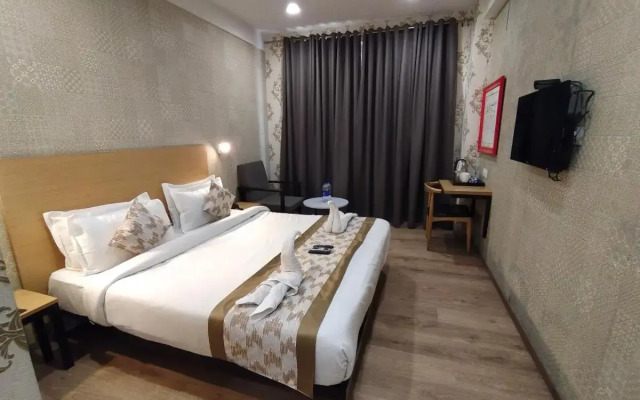 Saltstayz Select - Near Sohna Road City Center