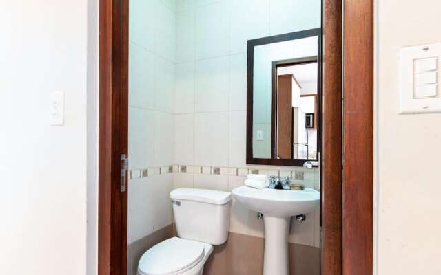 2br2 5BA Townhouse w Pool 3min Walk 2 Eaglebeach