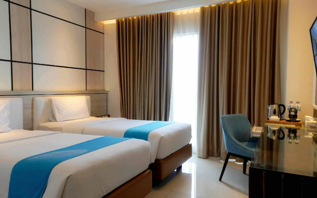 Lucky 3 Hotel & Travel