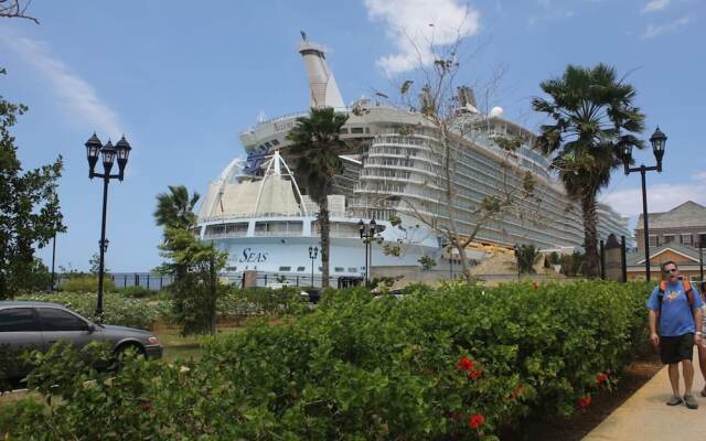 Beautiful 2-bed Apartment in Sunny Jamaica