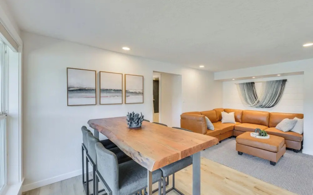 Waterfront Washington Getaway w/ Hot Tub & Deck!