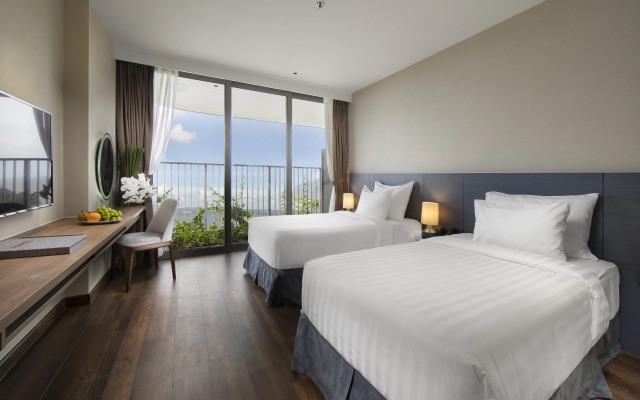 Flamingo Premium Cat Ba Beach Resort Hotel