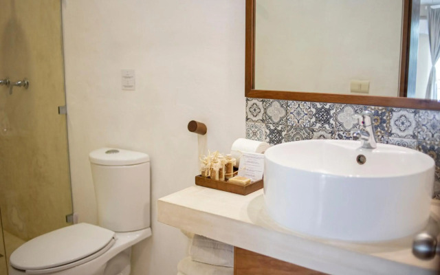 Noah Beach Hotel & Suites