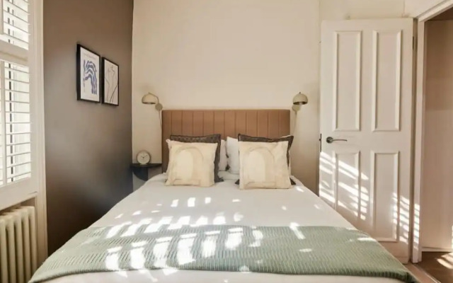 The St Johns Wood Sanctuary - Glamorous 2bdr Flat